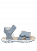 Sandalia azul para niña con diseño abierto, correas de velcro y patrón de puntos para un estilo lúdico.