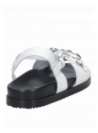 Sandalia de cuero blanco, estilo casual para mujer, ideal para mantener frescura y comodidad.