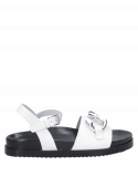 Sandalia blanca de cuero para mujer, estilo informal, con taco plano y punta abierta.