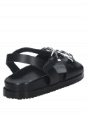 Sandalia de cuero negro para mujer, diseño llamativo y cómodo, adecuada para uso diario.