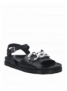 Sandalia de cuero negro para mujer, diseño moderno e informal, ideal para ocasiones casuales.