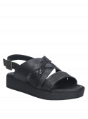 Sandalia negra de cuero y raffia, estilo boho-chic, perfecta para un look relajado y con personalidad.