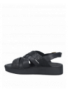 Calzado informal femenino, sandalia negra de cuero con hebilla ajustable y suela de plataforma robusta.