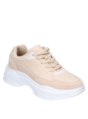 Zapatilla casual beige de mujer, cuero/sintético, taco plano moderno.