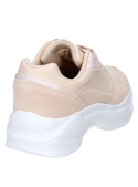 Zapatilla beige casual de cuero/sintético para mujer, estilo moderno y taco plano.