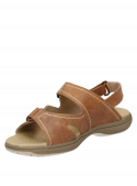 Sandalia de cuero café para mujer, estilo informal, con taco plano de 3 cm y punta abierta.