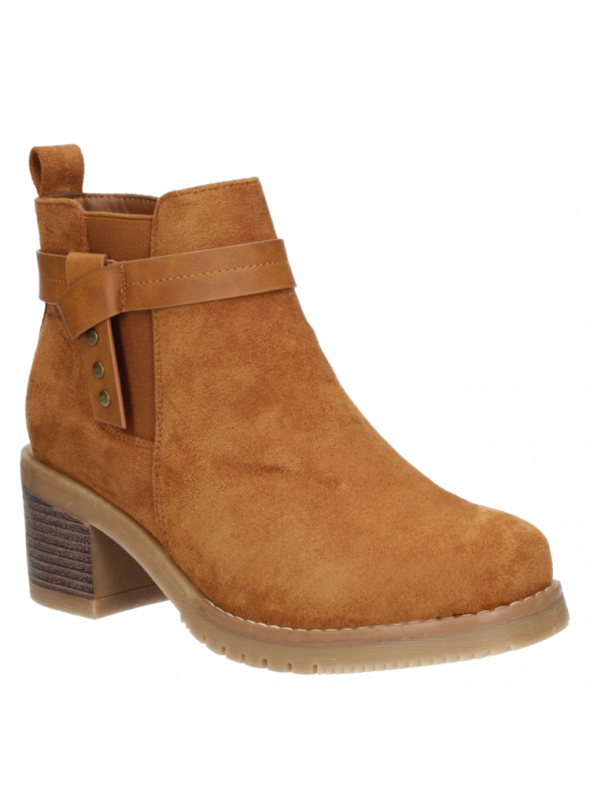 Zapato taupe Dakota F655, versátil para combinar en tendencias de moda femenina.