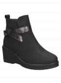 Botín casual negro de mujer, sintético y cómodo, con detalles que destacan en cualquier conjunto.