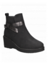 Botín casual negro de mujer, sintético y cómodo, con detalles que destacan en cualquier conjunto.
