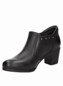 Botín de cuero negro para mujer, estilo casual, con cierre lateral y relieve reptil en costado, ideal para un look urbano.