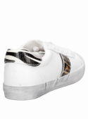zapatilla de mujer Pollini en blanco, mezcla de sintético y cuero, perfecta para estilo urbano.
