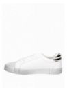 calzado blanco urbano para mujer con taco plano de 3 cm, ideal para combinar con outfits modernos.