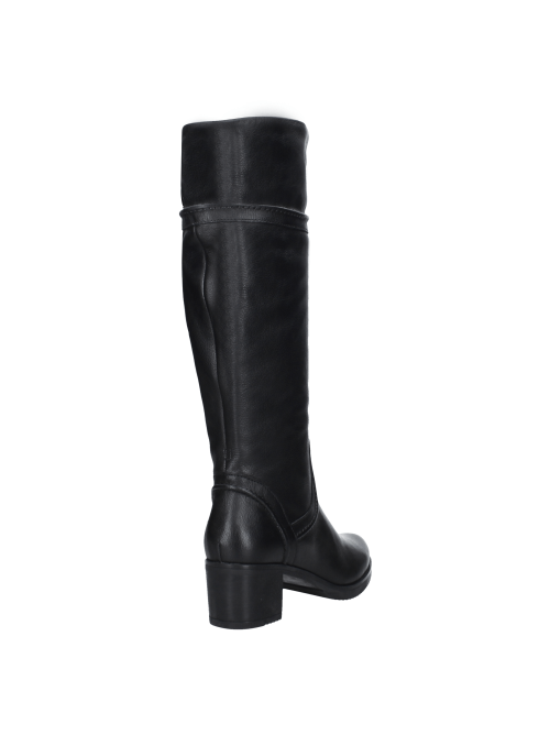 Calzado de cuero negro femenino con tacón medio ancho, perfecto para combinar con jeans ajustados o vestidos formales. Calzado de cuero negro femenino con tacón medio ancho, perfecto para combinar con jeans ajustados o vestidos formales.